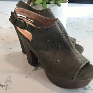 Women Heels R Report Size 8.5